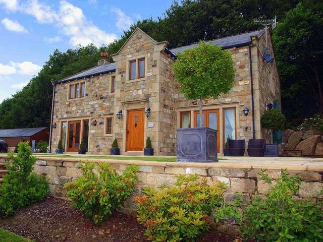  Image of 4 bedroom Detached house to rent in Wadsworth Hebden Bridge HX7 at Burlees Lane Wadsworth Hebden Bridge, HX7 8PH