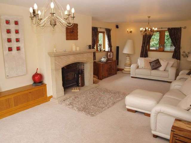  Image of 4 bedroom Detached house to rent in Wadsworth Hebden Bridge HX7 at Burlees Lane Wadsworth Hebden Bridge, HX7 8PH