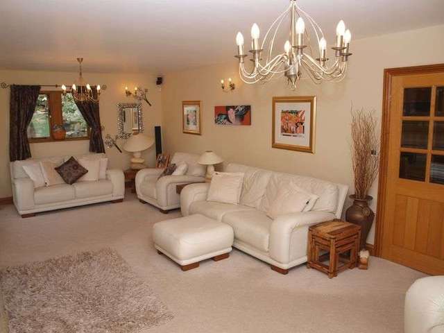  Image of 4 bedroom Detached house to rent in Wadsworth Hebden Bridge HX7 at Burlees Lane Wadsworth Hebden Bridge, HX7 8PH