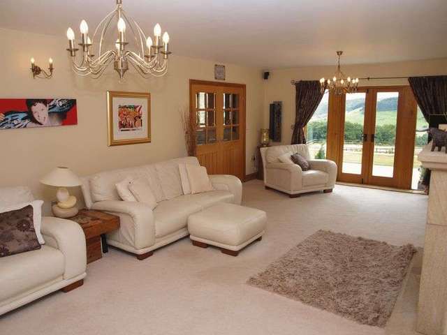  Image of 4 bedroom Detached house to rent in Wadsworth Hebden Bridge HX7 at Burlees Lane Wadsworth Hebden Bridge, HX7 8PH