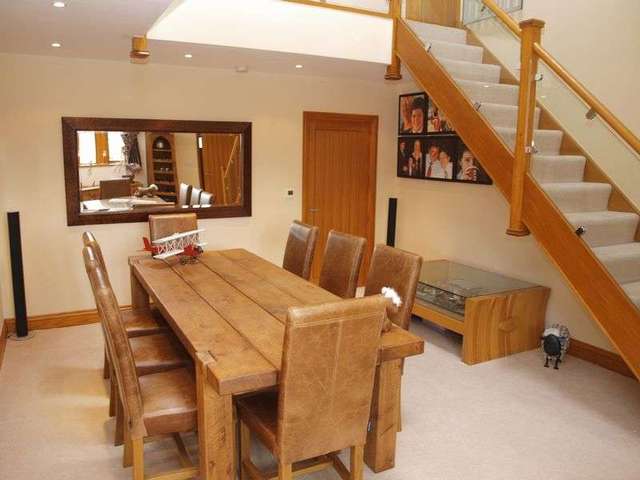  Image of 4 bedroom Detached house to rent in Wadsworth Hebden Bridge HX7 at Burlees Lane Wadsworth Hebden Bridge, HX7 8PH