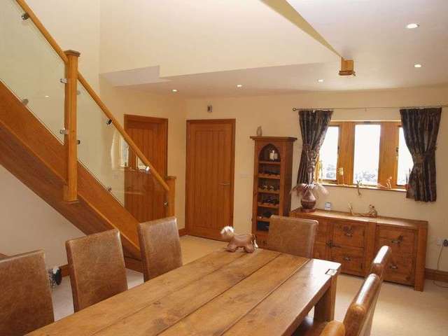  Image of 4 bedroom Detached house to rent in Wadsworth Hebden Bridge HX7 at Burlees Lane Wadsworth Hebden Bridge, HX7 8PH