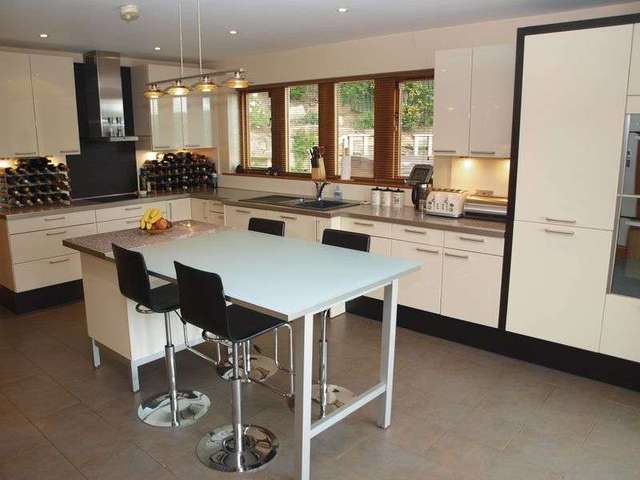  Image of 4 bedroom Detached house to rent in Wadsworth Hebden Bridge HX7 at Burlees Lane Wadsworth Hebden Bridge, HX7 8PH