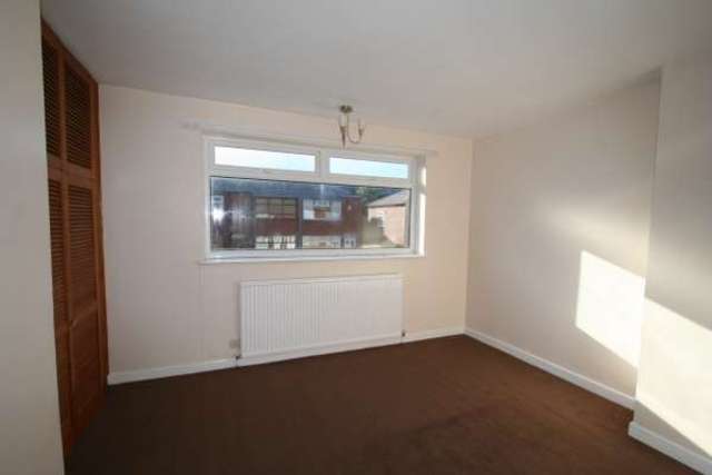  Image of 2 bedroom Terraced house to rent in New Earth Street Oldham OL4 at Oldham OL4 5EX Oldham, OL4 5EX