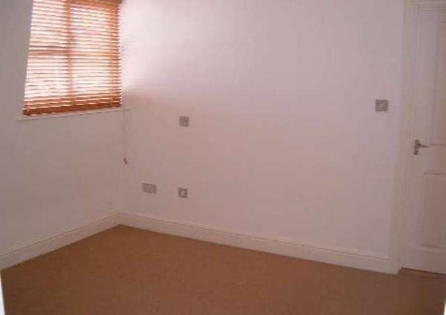  Image of 1 bedroom Flat to rent in Newton Road Tunbridge Wells TN1 at Tunbridge Wells Kent Royal Tunbridge Wells, TN1 1RU