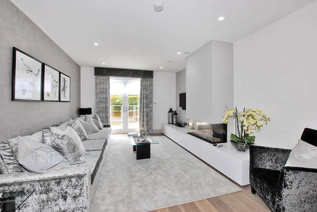  Image of 5 bedroom Detached house for sale in Albany Park Road Kingston upon Thames KT2 at Kingston Upon Thames Norbiton, KT2 5SW