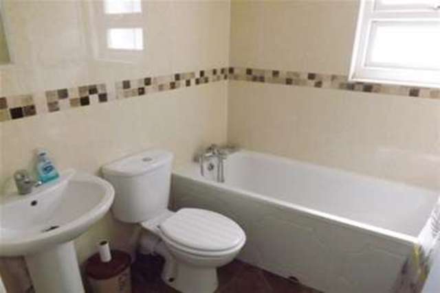  Image of 2 bedroom Flat to rent in Northcote Road London E17 at London, E17 7DT