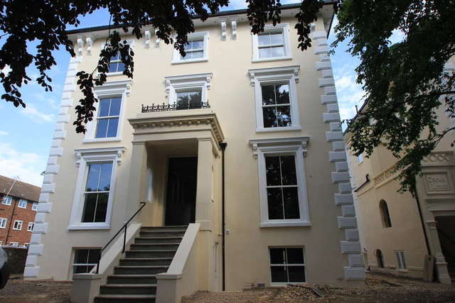  Image of 2 bedroom Flat to rent in Oak Hill Surbiton KT6 at Surbiton Surrey, KT6 6DY