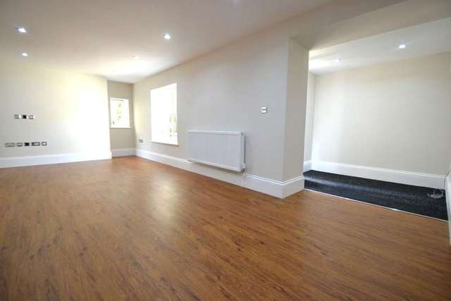  Image of 2 bedroom Flat to rent in Oak Hill Surbiton KT6 at Surbiton Surrey, KT6 6DY