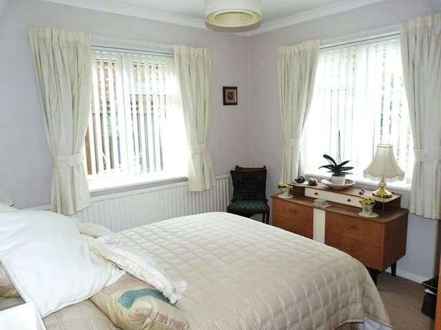  Image of 3 bedroom Detached house for sale in Keston Avenue Coulsdon CR5 at Keston Avenue  Old Coulsdon, CR5 1HP
