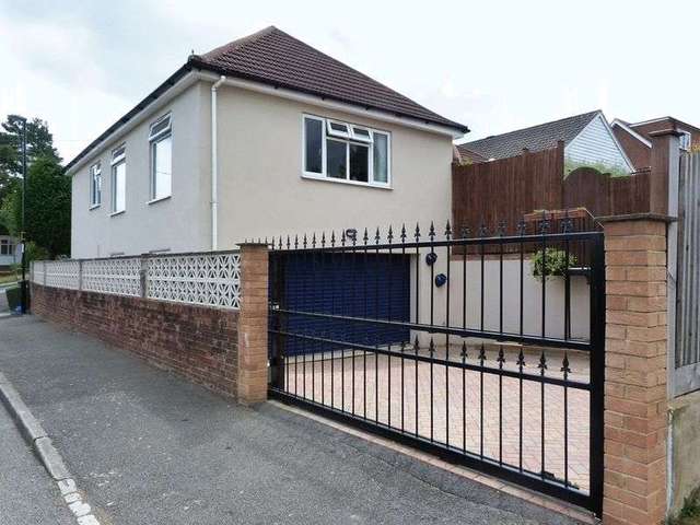  Image of 3 bedroom Detached house for sale in Keston Avenue Coulsdon CR5 at Keston Avenue  Old Coulsdon, CR5 1HP