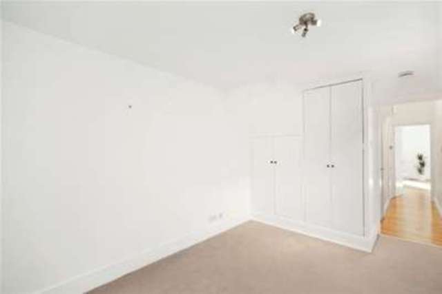  Image of 2 bedroom Flat to rent in Old York Road London SW18 at London, SW18 1SS