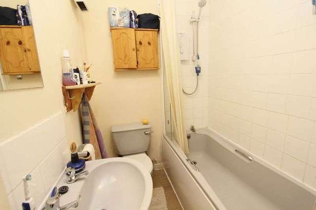  Image of 1 bedroom Flat to rent in Highfield Crescent Southampton SO17 at Highfield Crescent  Southampton, SO17 1SG