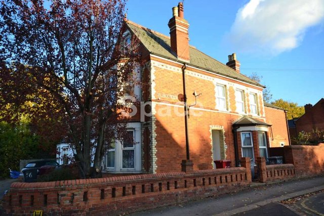  Image of 1 bedroom House Share to rent in Palmer Park Avenue Earley Reading RG6 at Palmer Park Ave Earley Reading, RG6 1DP
