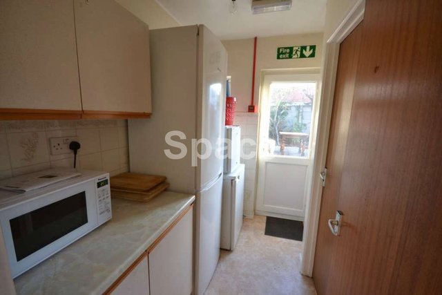  Image of 1 bedroom House Share to rent in Palmer Park Avenue Earley Reading RG6 at Palmer Park Ave Earley Reading, RG6 1DP
