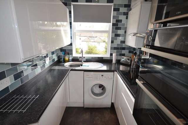  Image of 2 bedroom Flat to rent in Park Road Bexhill-on-Sea TN39 at Bexhill On Sea, TN39 3HY