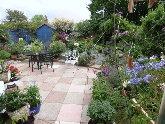  Image of 3 bedroom Detached house for sale in Pear Tree Close Hardwicke Gloucester GL2 at Pear Tree Close Hardwicke Gloucester, GL2 4TL