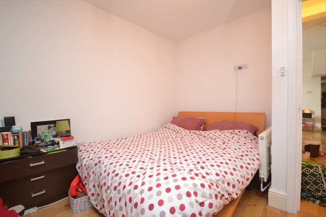  Image of 1 bedroom Property to rent in Pembroke Road London N10 at Muswell Hill, N10 2JE