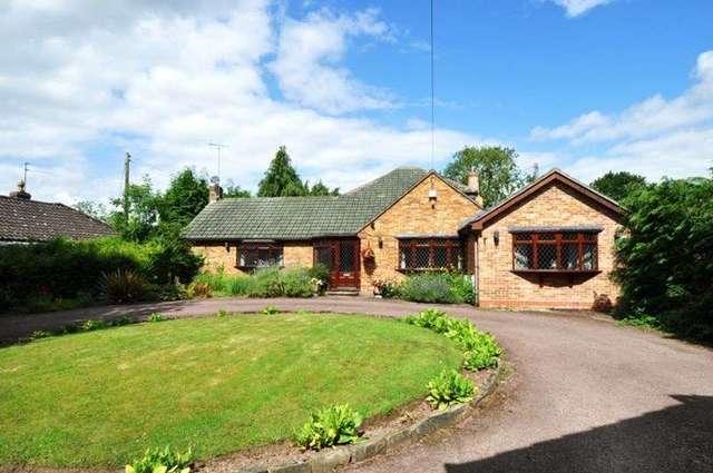  Image of 4 bedroom Detached house for sale in Pratts Lane Mappleborough Green Studley B80 at Pratts Lane Mappleborough Green Studley, B80 7BN