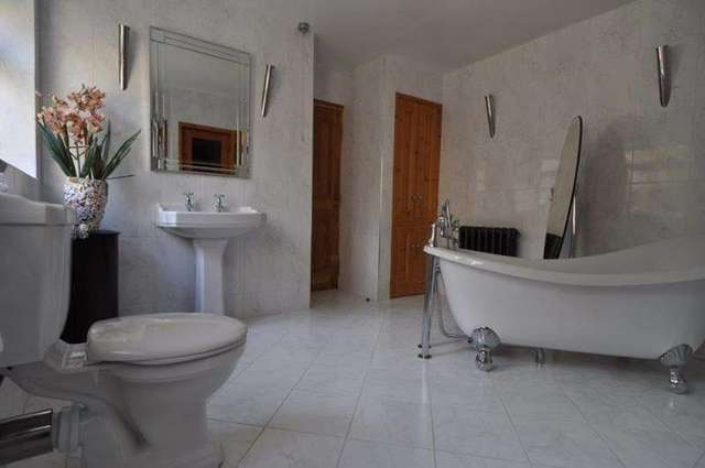  Image of 4 bedroom Detached house for sale in Pratts Lane Mappleborough Green Studley B80 at Pratts Lane Mappleborough Green Studley, B80 7BN