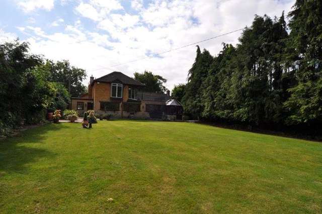  Image of 4 bedroom Detached house for sale in Pratts Lane Mappleborough Green Studley B80 at Pratts Lane Mappleborough Green Studley, B80 7BN