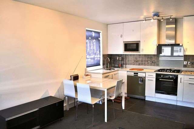  Image of 2 bedroom Flat to rent in Primrose Hill Road London NW3 at Primrose Hill Road  London, NW3 3EA