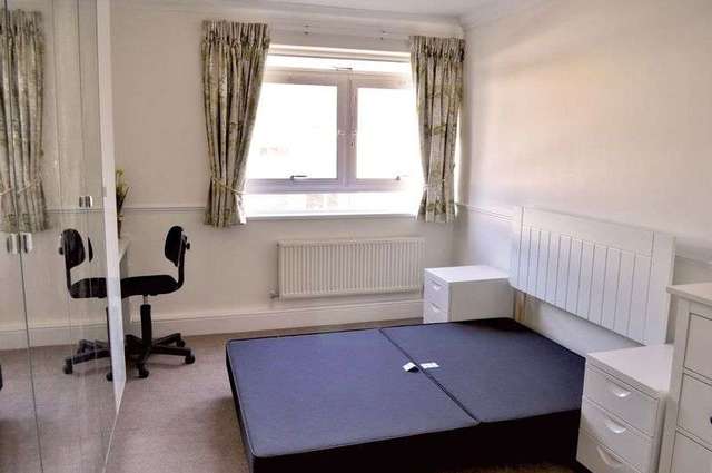  Image of 2 bedroom Flat to rent in Primrose Hill Road London NW3 at Primrose Hill Road  London, NW3 3EA