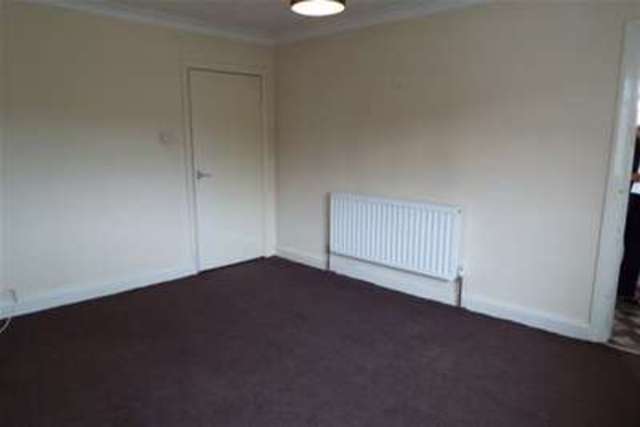  Image of 2 bedroom Flat to rent in Queen Elizabeth Drive Normanton WF6 at Normanton, WF6 1JG