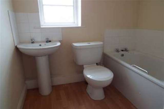  Image of 2 bedroom Flat to rent in Queen Elizabeth Drive Normanton WF6 at Normanton, WF6 1JG