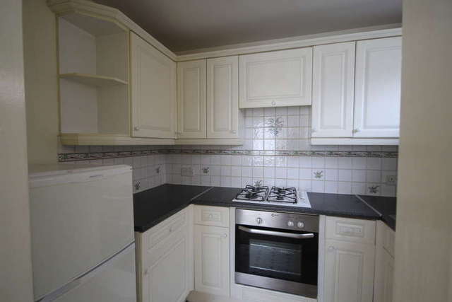  Image of 1 bedroom Ground Flat to rent in Queens Road Royston SG8 at Royston Hertfordshire, SG8 7AS
