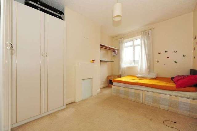  Image of 3 bedroom Flat for sale in Ruislip Court Ruislip Manor Ruislip HA4 at Raleigh Close  Ruislip, HA4 6JP