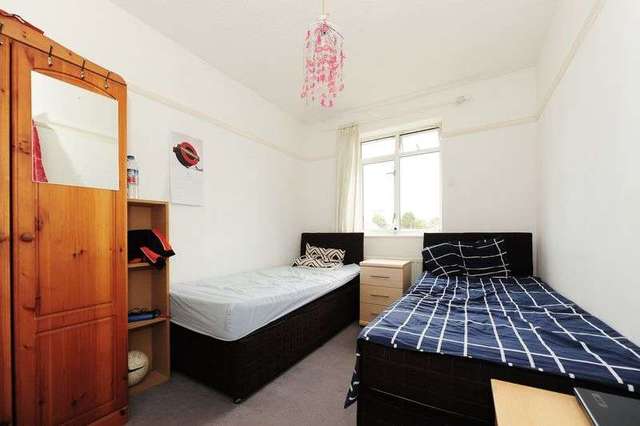  Image of 3 bedroom Flat for sale in Ruislip Court Ruislip Manor Ruislip HA4 at Raleigh Close  Ruislip, HA4 6JP