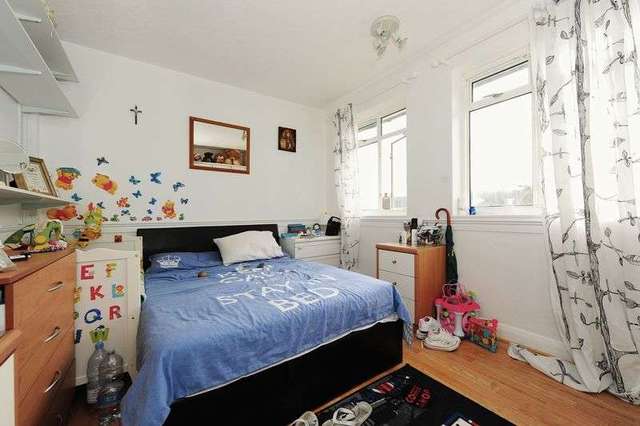  Image of 3 bedroom Flat for sale in Ruislip Court Ruislip Manor Ruislip HA4 at Raleigh Close  Ruislip, HA4 6JP