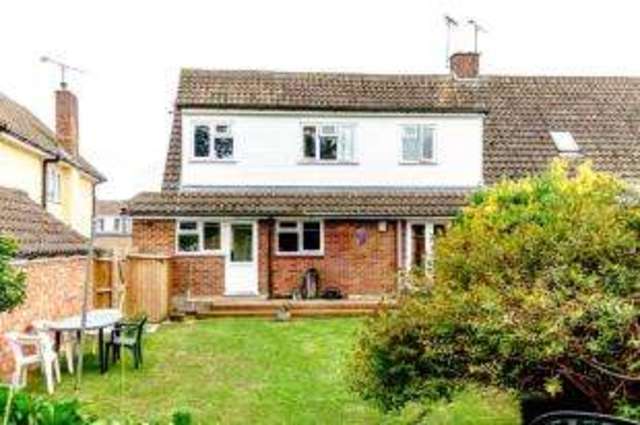  Image of 3 bedroom Bungalow for sale in Woodlands Avenue Rayleigh SS6 at Rayleigh Essex Weir, SS6 7RD