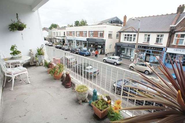  Image of 2 bedroom Flat to rent in Rectory Grove Leigh-on-Sea SS9 at Rectory Grove  Leigh-On-Sea, SS9 2HQ