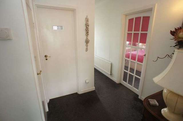  Image of 2 bedroom Flat to rent in Rectory Grove Leigh-on-Sea SS9 at Rectory Grove  Leigh-On-Sea, SS9 2HQ
