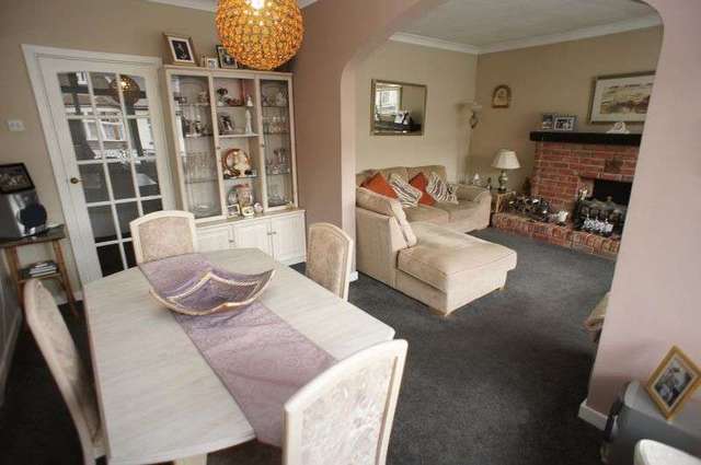  Image of 2 bedroom Flat to rent in Rectory Grove Leigh-on-Sea SS9 at Rectory Grove  Leigh-On-Sea, SS9 2HQ