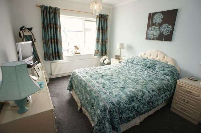  Image of 2 bedroom Flat to rent in Rectory Grove Leigh-on-Sea SS9 at Rectory Grove  Leigh-On-Sea, SS9 2HQ