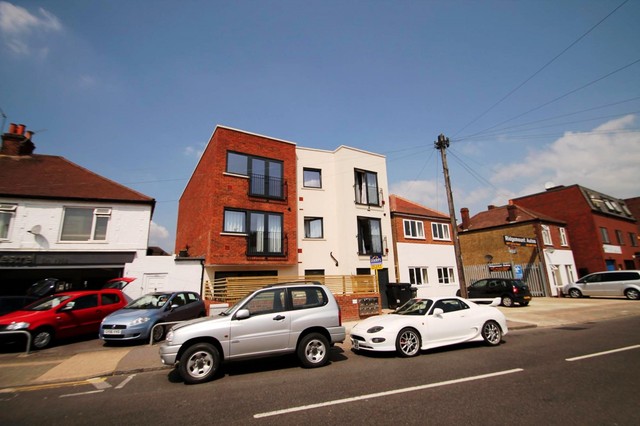  Image of 1 bedroom Flat to rent in Red Lion Road Tolworth Surbiton KT6 at 145-147 Red Lion Road  Surbiton, KT6 7RQ