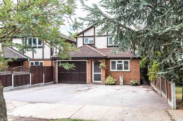  Image of 5 bedroom Detached house for sale in Riverview Gardens Hullbridge Hockley SS5 at 32 Riverview Gardens Hullbridge Hockley, SS5 6LS