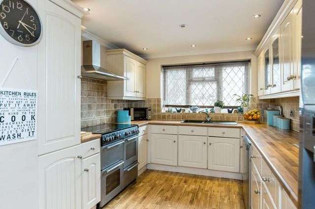  Image of 5 bedroom Detached house for sale in Riverview Gardens Hullbridge Hockley SS5 at 32 Riverview Gardens Hullbridge Hockley, SS5 6LS
