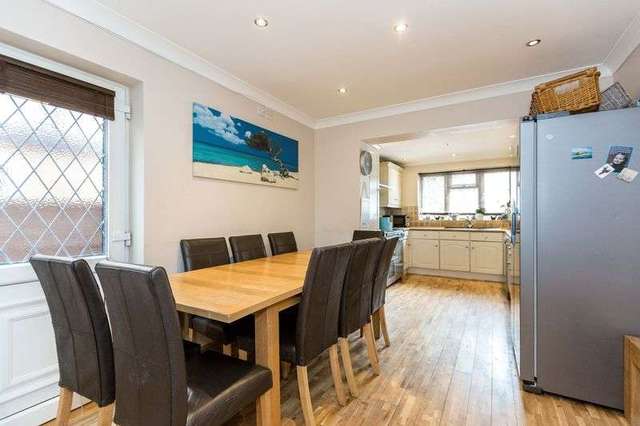  Image of 5 bedroom Detached house for sale in Riverview Gardens Hullbridge Hockley SS5 at 32 Riverview Gardens Hullbridge Hockley, SS5 6LS