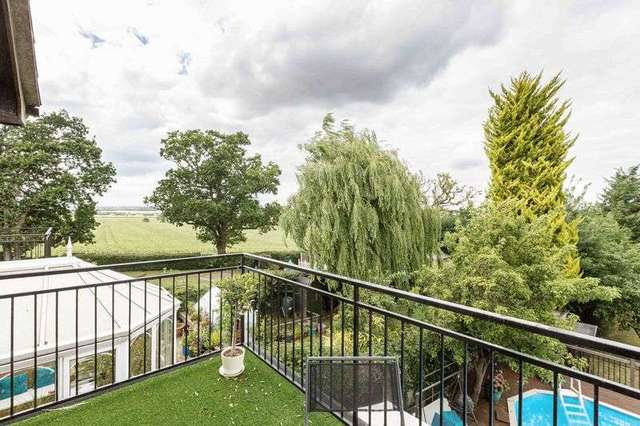  Image of 5 bedroom Detached house for sale in Riverview Gardens Hullbridge Hockley SS5 at 32 Riverview Gardens Hullbridge Hockley, SS5 6LS