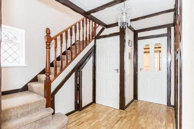  Image of 5 bedroom Detached house for sale in Riverview Gardens Hullbridge Hockley SS5 at 32 Riverview Gardens Hullbridge Hockley, SS5 6LS