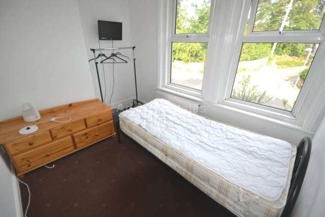  Image of 6 bedroom Terraced house to rent in Grange Avenue Earley Reading RG6 at Grange Avenue  Reading, RG6 1DL