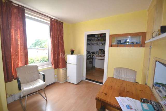  Image of 6 bedroom Terraced house to rent in Grange Avenue Earley Reading RG6 at Grange Avenue  Reading, RG6 1DL