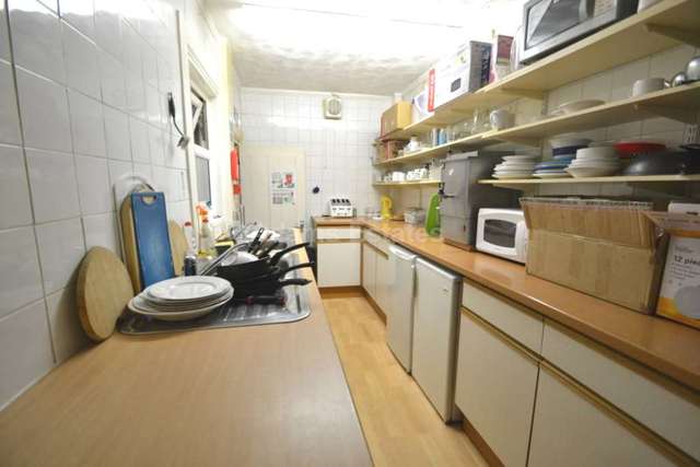  Image of 6 bedroom Terraced house to rent in Grange Avenue Earley Reading RG6 at Grange Avenue  Reading, RG6 1DL