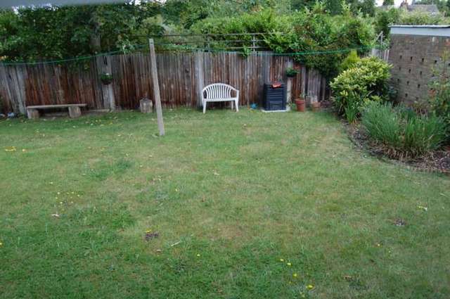  Image of 1 bedroom Maisonette to rent in Glen Court The Glen Addlestone KT15 at The Glen Row Town Addlestone, KT15 1AH