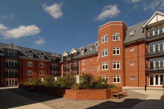  Image of 1 bedroom Flat to rent in Leret Way Leatherhead KT22 at Royal Swan Quarter Leret Way Leatherhead, KT22 7JL