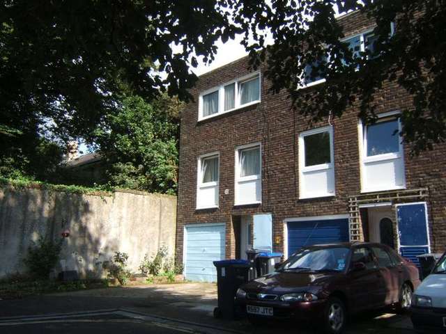  Image of 3 bedroom Detached house to rent in Hawthorn Close Salisbury SP2 at Salisbury, SP2 7EQ